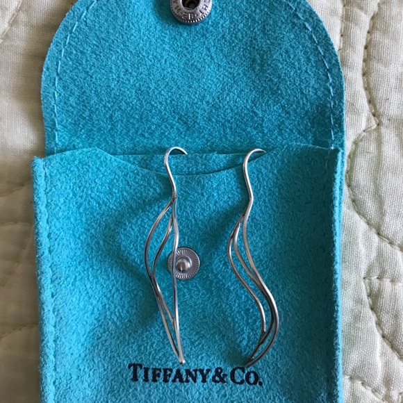 Tiffany & Co. Jewelry - 🎄🎄Tiffany 18K WG Elsa Peretti Wave Earrings